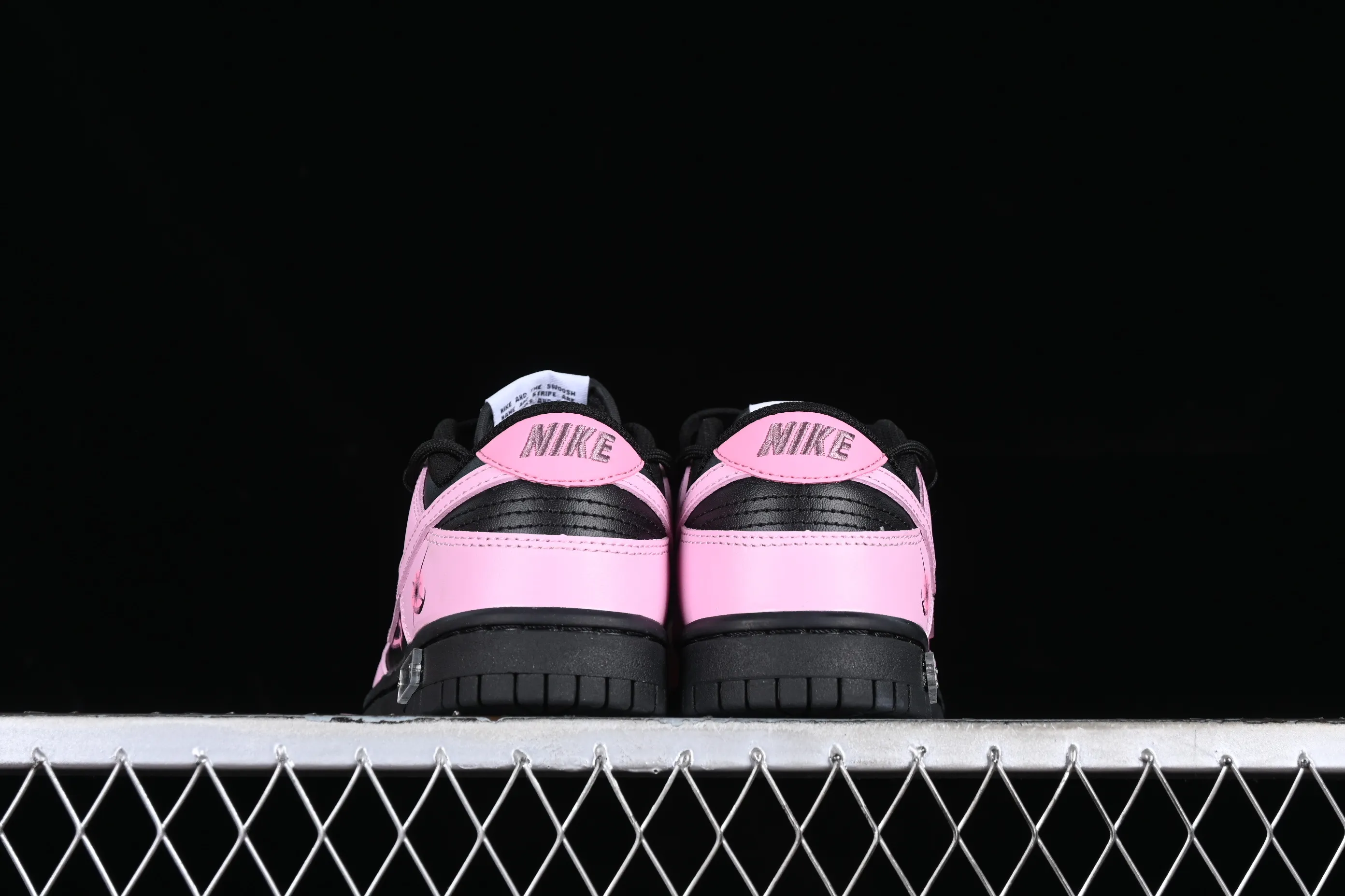 All Categories Nk SB Dunk Series Nk SB Dunk Low Low-top Sneakers Nk Dunk Low Bubble Jellyfish Neon Star Millennium Cyber ​​Black Pink SB Strap Low-top Casual Sneakers FD1232-001